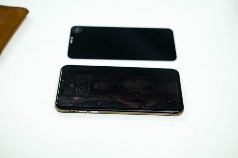 Miếng dán chống nhìn trộm Mipow Premium HD(2.7D) Iphone 12 (Full size)